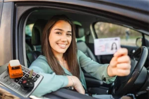 J’ai 17 ans et je viens d’avoir le permis : est-ce qu’une compagnie d’assurance peut m’assurer ?